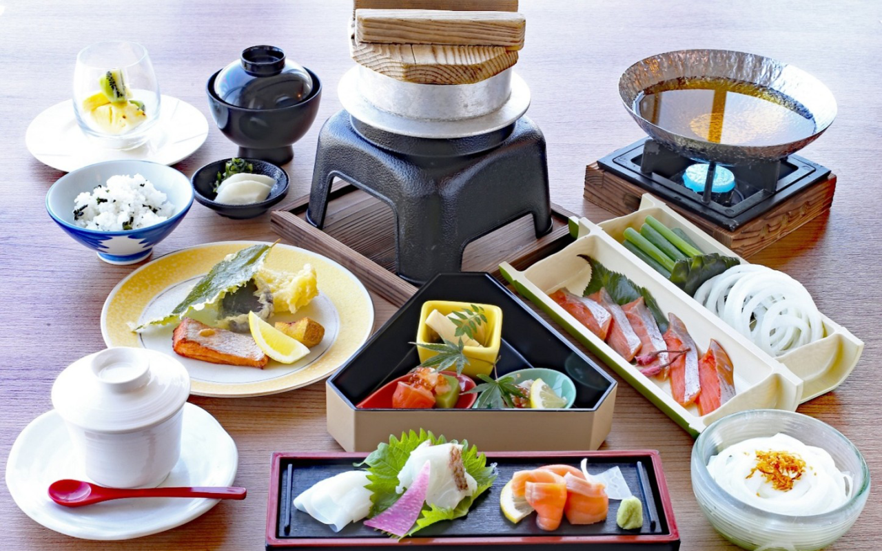 ＜コース番号：T2992＞【大阪発着】淡路島ブランド！淡路島サクラマス会席と南淡温泉源泉「潮騒の湯」ご入浴