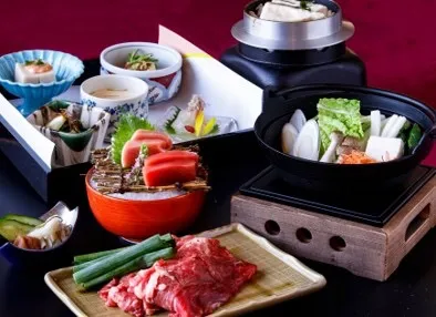 ＜コース番号：T2619＞【大阪・奈良発着】話題の近大マグロ！赤身食べくらべ＆熊野牛すき焼きのご昼食と、わかやまグルメてんこ盛りお持ち帰り♪