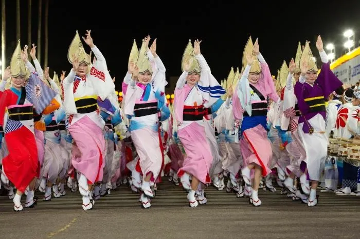 ＜コース番号：T3002＞【大阪・奈良発着】熱狂の阿波踊り！「有料演舞場」観覧席S指定席でたっぷり鑑賞！日帰りツアー