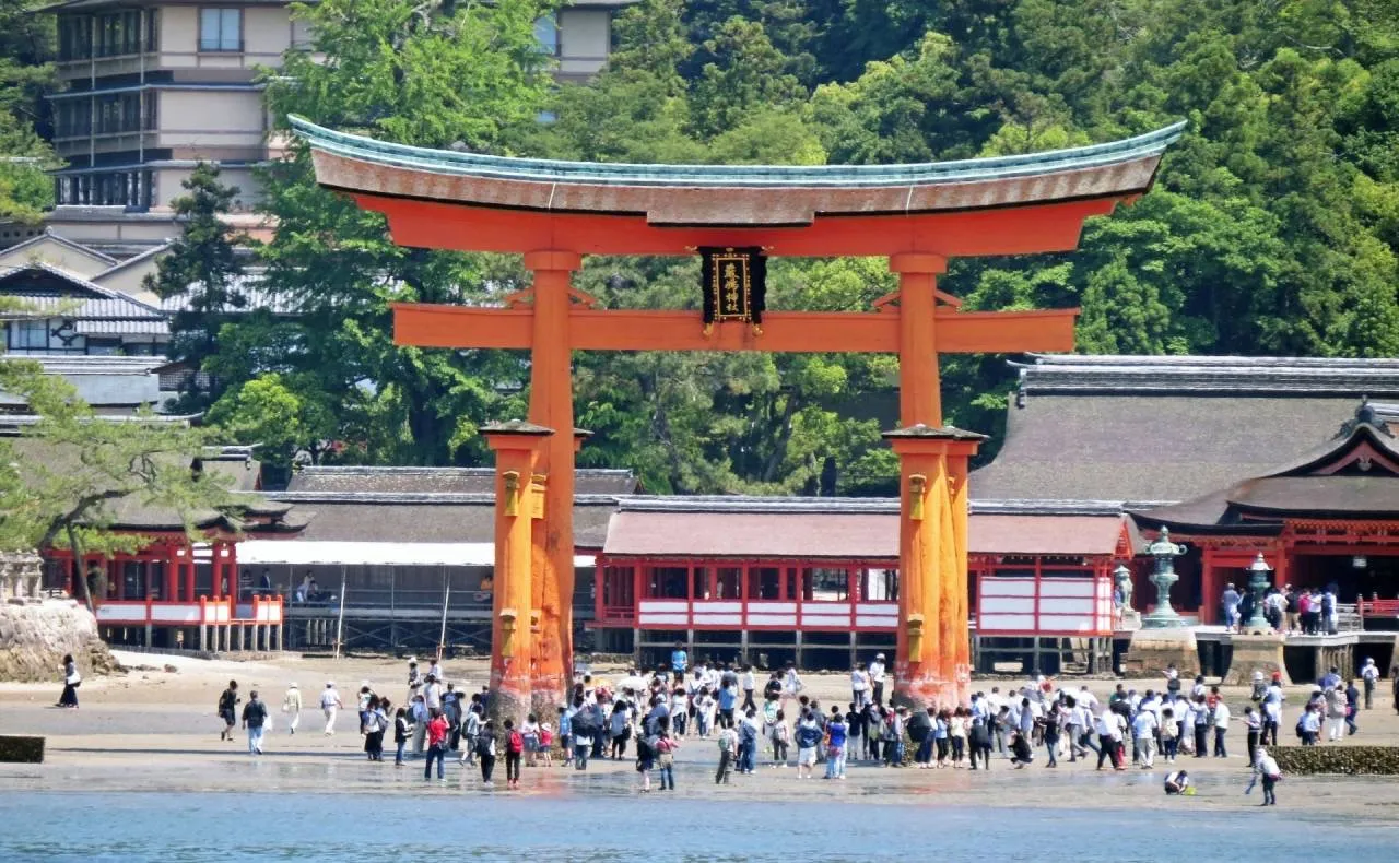 ＜コース番号：T7346＞【大阪・奈良発着】安芸の宮島・錦帯橋と尾道・千光寺ロープウェイ　新春の山陽路 2日間